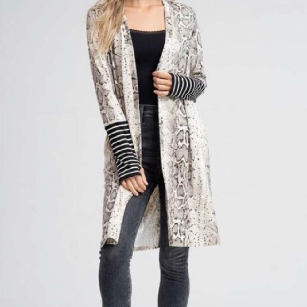 Python Print Open Cardigan - Picture 3 of 4